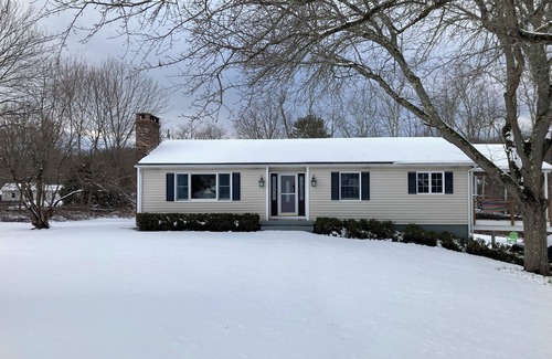 Lakeville Maison | Peaceful Lakeville Retreat Located Within Minutes to Local Schools & Summer Fun