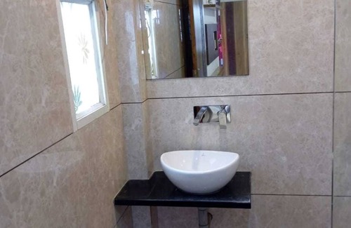 Ujjain Maison | Peaceful location, clean room, near to Mahakal Jyotirling - Chandra
