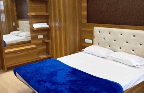 Ujjain Maison | Peaceful location, clean room, near to Mahakal Jyotirling - Chandra