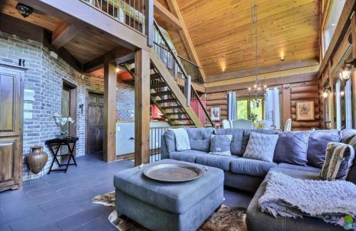 Lac-Superieur Chalet De Ski | Peaceful Log-Style Chalet with hot tub
