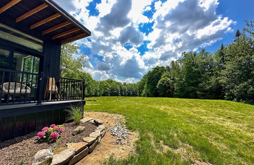 Weston Maison | Peaceful mountain view retreat with kitchenette & deck - near skiing