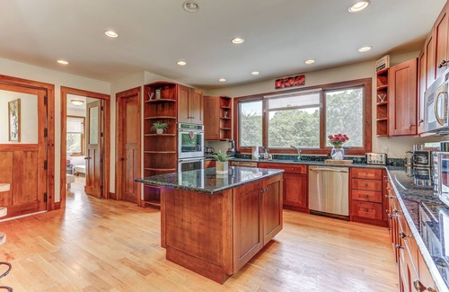 Beemerville Maison | Peaceful Mountian Oasis: Firepit, Hot Tub, Sauna!