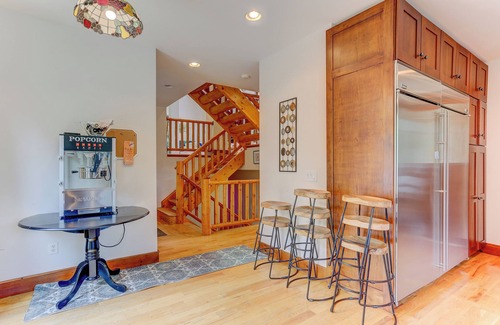 Beemerville Maison | Peaceful Mountian Oasis: Firepit, Hot Tub, Sauna!