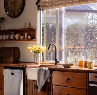 Brightwater Maison | Peaceful Nelson getaway - spa pool, space & views