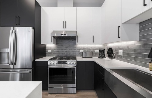 Lower West Side Appartement | Peaceful New 3bed/3bath Modern Apt w/Balcony