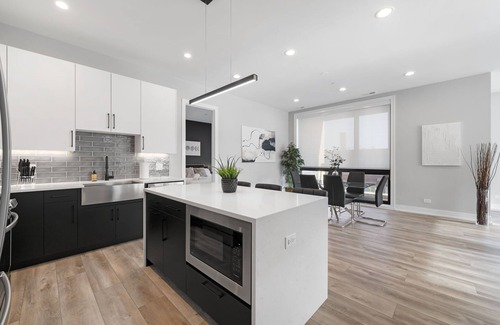 Lower West Side Appartement | Peaceful New 3bed/3bath Modern Apt w/Balcony