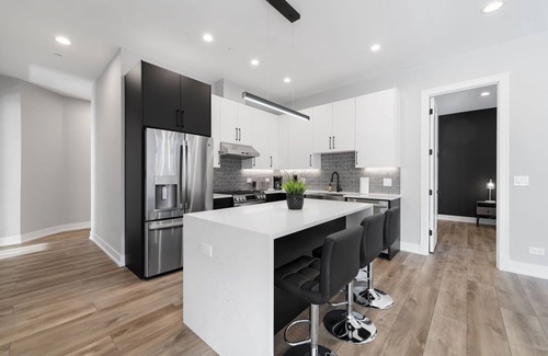 Lower West Side Appartement | Peaceful New 3bed/3bath Modern Apt w/Balcony