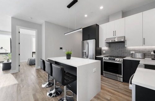 Lower West Side Appartement | Peaceful New 3bed/3bath Modern Apt w/Balcony