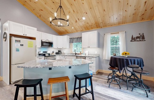 Wolfeboro Maison | Peaceful new cabin, close to downtown, rail trail & beaches for all seasons fun