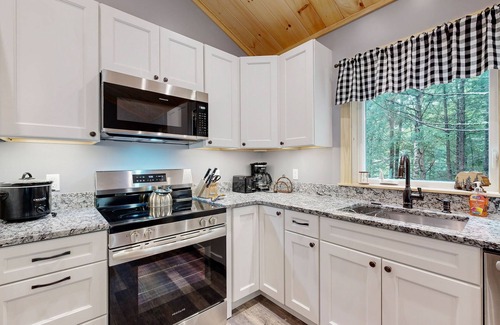 Wolfeboro Maison | Peaceful new cabin, close to downtown, rail trail & beaches for all seasons fun