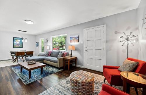 Dallas Maison | Peaceful on San Paula