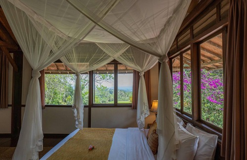 Pupuan Autre | Peaceful Organic Farmhouse Retreat with Stunning Views