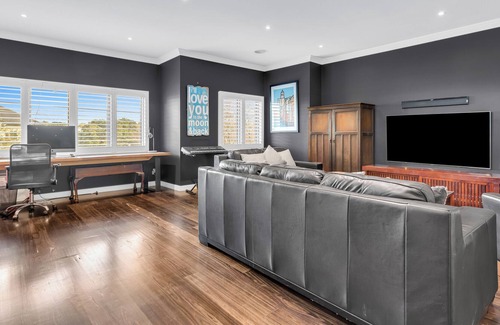 Parkdale Maison | Peaceful Parkdale Retreat