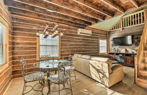 Robstown Maison | Peaceful Pet-Friendly Cabin on Nueces River!