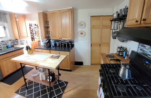 Geneva Maison | Peaceful, pet friendly and newly remodeled Geneva home