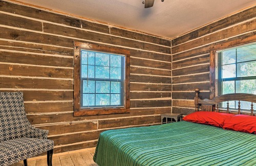 Robstown Cabine | Peaceful Pet-Friendly Cabin on Nueces River!