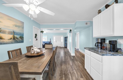 Windy Hill Maison | Peaceful Pet Friendly Beach Home-Golf Cart Friendly