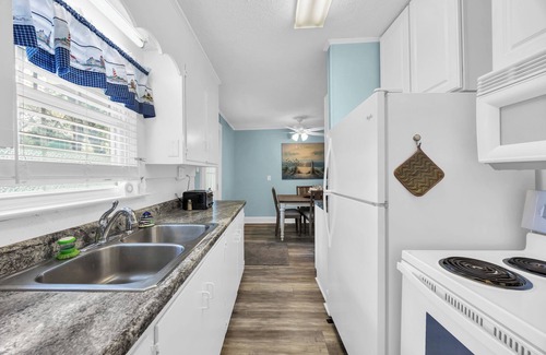 Windy Hill Maison | Peaceful Pet Friendly Beach Home-Golf Cart Friendly