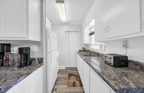 Windy Hill Maison | Peaceful Pet Friendly Beach Home-Golf Cart Friendly