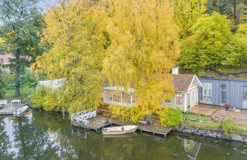 Hasthagen Maison | Peaceful, Picturesque Lake & Forest Retreat