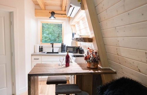 Tylersburg Cabine | Peaceful Pines Luxury Treehouse