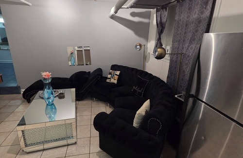 Jackson Park Highlands Appartement | Peaceful place Great location food markets transportation downtown lake Michigan
