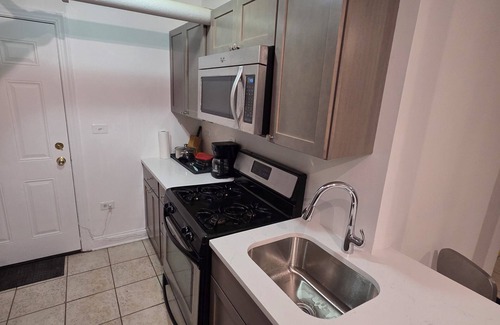 Jackson Park Highlands Appartement | Peaceful place Great location food markets transportation downtown lake Michigan