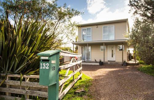 Onetangi Maison | Peaceful place with views - Waiheke Cohost