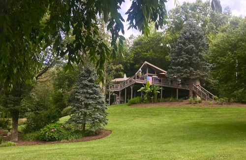 Weaverville Appartement | Peaceful, Private 2 Bedroom Apt - Hot Tub, Mtn views -11 mi to Asheville