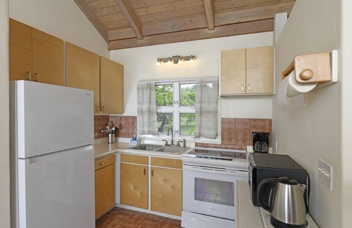 Pauwela Appartement | Estudio tranquilo y privado | 12 Acre Hobby Organic Fruit Farm || Playa 10min