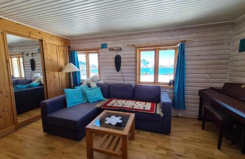 Vestvagøy Maison | Peaceful property with spectacular sea view