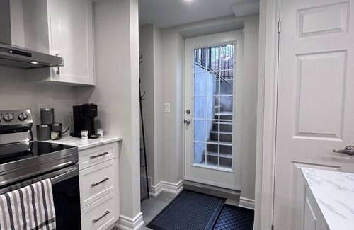 West Oak Trails Appartement | Peaceful, quiet 2 bedroom apartment in marvelous Oakville with WiFi. Long term.
