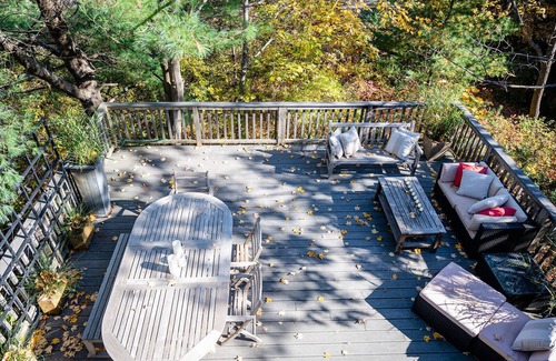Cape Neddick Maison | Peaceful retreat among the trees only a five minute walk to Perkins Cove