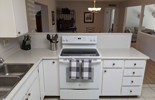 Mesa Maison | Peaceful Retreat Home in 55+. Golf, Fishing & Emergency Services in Community.