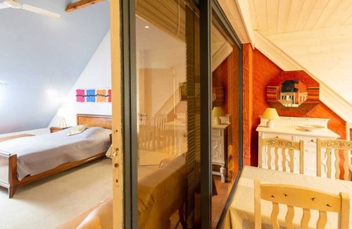 Dureil Lit Et Petit-Déjeuner | Peaceful Retreat in Two Hectare Park with Pool, Near Forest and Attractions