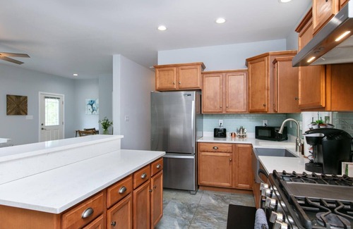 Old Fort Cabine | Peaceful Retreat on Mtn Reserve - 2 Bath - Fenced Yard - 2 King Beds - By I-40
