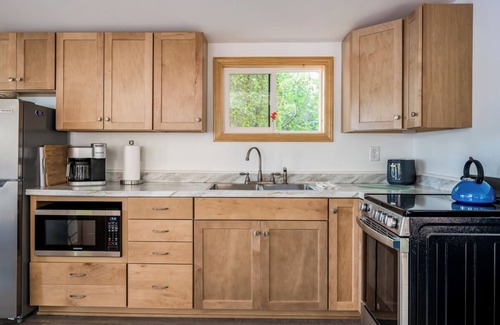 Gilmanton Maison | Peaceful retreat on the shores of Shellcamp Pond