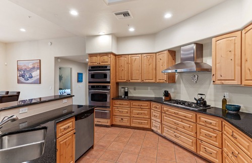 Catalina Maison | Peaceful Retreat with Pool, Hiking/Biking From The Door & Views!