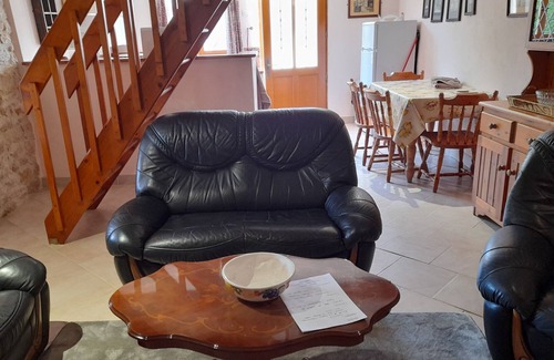 Esclauzels Cottage | Peaceful rural stone cottage near St.Cirq Lapopie
