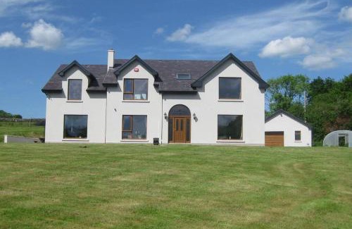 Fivemilebourne Maison | Peaceful, scenic family home
