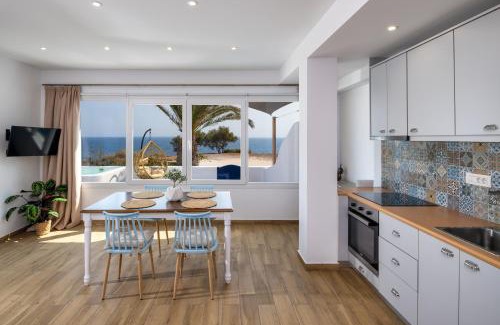 Kamari Maison | Peaceful Seafront Retreat in Santorini -Sonus Mare Beach Houses