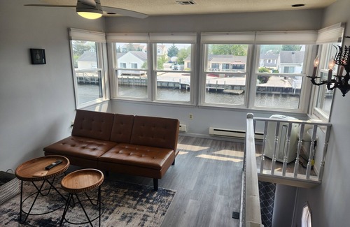 Beach Haven West Appartement | Peaceful shore house on the water!