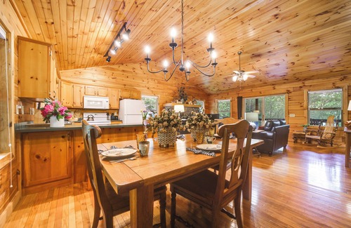 Waynesville Cabine | NOUVEAU! Cabine de Smoky Mtn pittoresque w / Deck & Firepit!