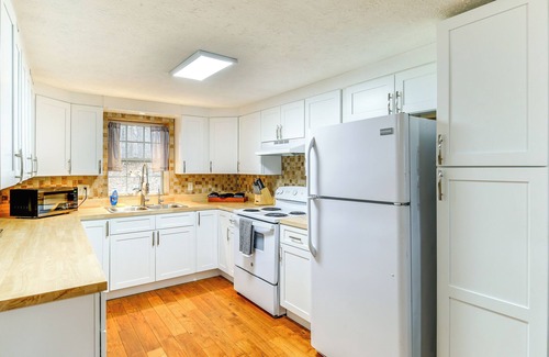 Abingdon Cabine | Peaceful South Holston Lake Cabin w/ Dock & Deck!