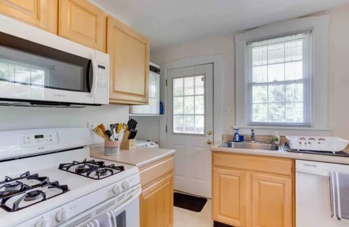 Potomac West Appartement | Peaceful Spacious 1BR w Sunroom! - mins to metro