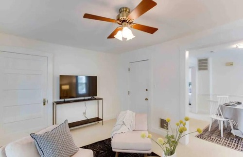 Potomac West Appartement | Peaceful Spacious 1BR w Sunroom! - mins to metro