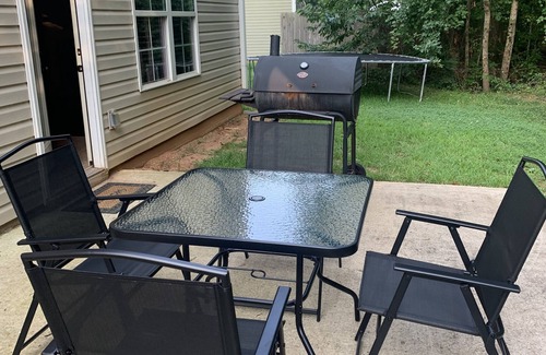 Hampton Maison | Peaceful stay in Hampton, GA