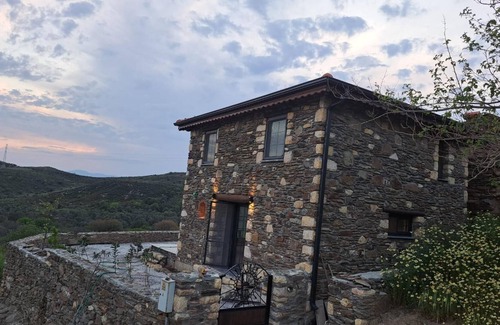 Karaburun Appartement | Peaceful Stone House with Nature View in Karaburun