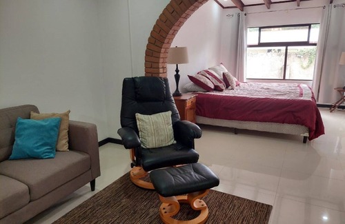 Yoses Appartement | Peaceful Studio in Los Yoses