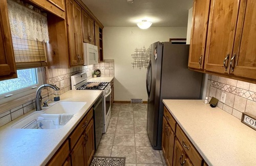 Omaha Maison | Peaceful & Stylish 2 bedroom Beauty-Entire Home